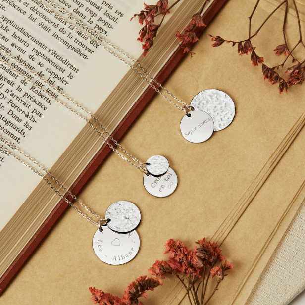 Collier personnalisé médaille gravée 20 mm et médaille martelée 15 mm en Argent
