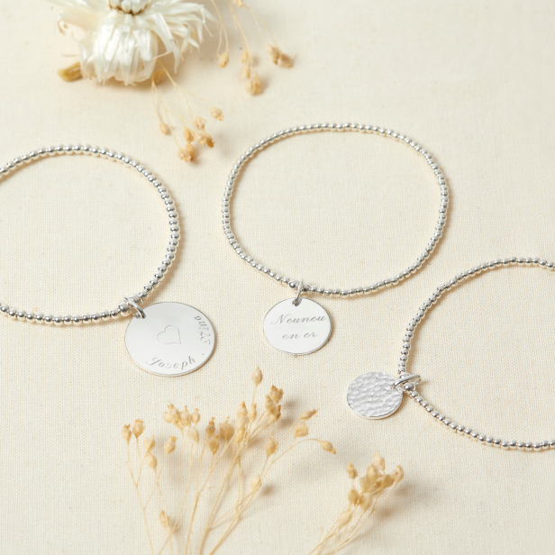 Bracelet élastique perles Argent et médaille martelée 12 mm gravée