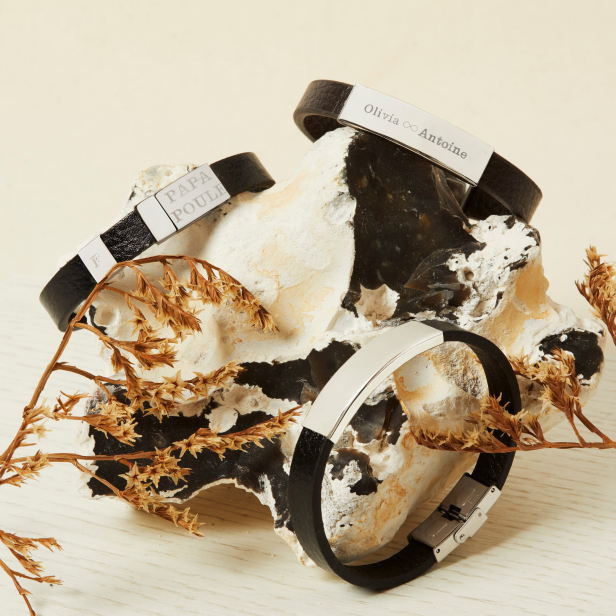 Bracelet avec initiale ajustable en cuir noir et boucle acier