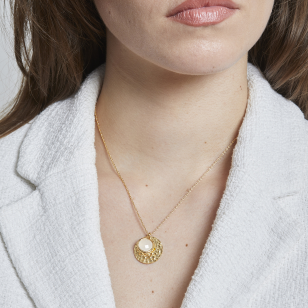 Collier personnalisé médaille martelée 20 mm Plaqué Or et pierre fine transparente