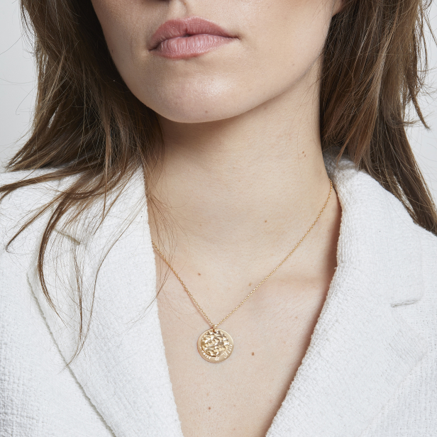 Collier personnalisé médaille gravée 20 mm et médaille martelée 15 mm en Plaqué Or