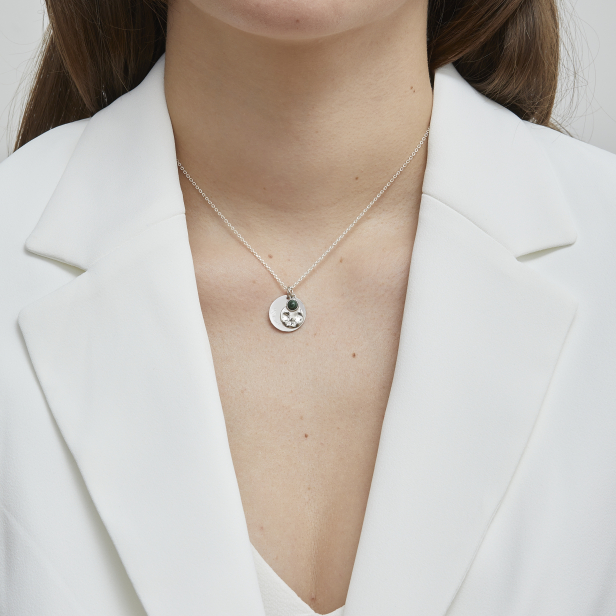 Collier médaille 15 mm Argent et son pendentif martelé et pierre verte