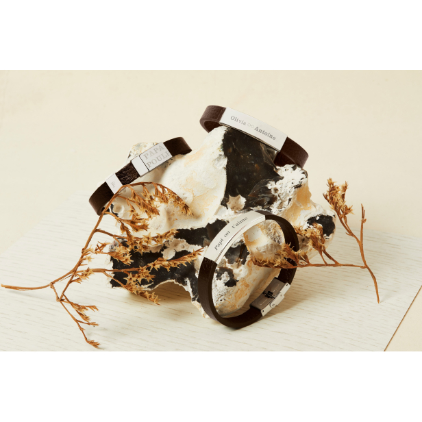 Bracelet homme personnalisé en cuir grainé marron et boucle acier
