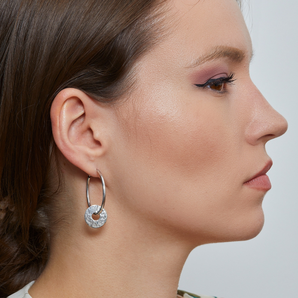 Boucles d'oreilles créoles médailles cibles martelées en Argent