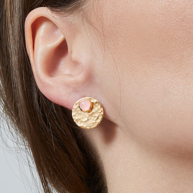 Boucles d'oreilles martelées puces avec pierres roses en Plaqué Or