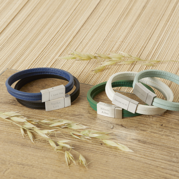 Bracelet homme personnalisé en cuir plat blanc, double tour avec boucle argentée
