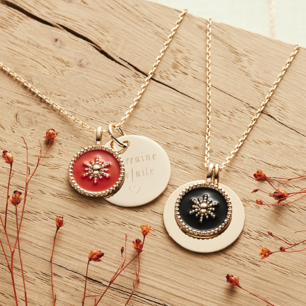 Collier médaille 20 mm Plaqué Or et son médaillon noir avec étoile