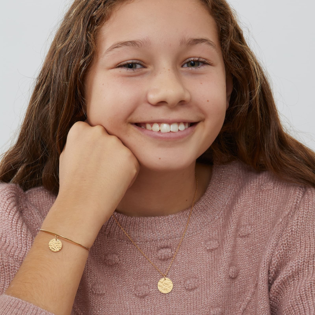 Collier personnalisé enfant médaille martelée 15 mm Plaqué Or