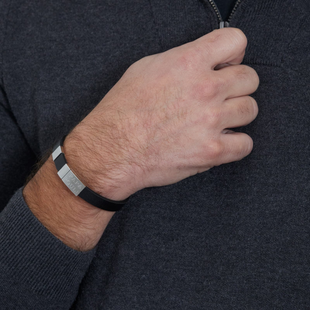 Bracelet avec initiale ajustable en cuir noir et boucle acier