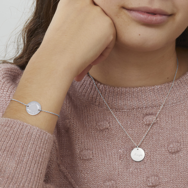 Photo zoomé du bracelet personnalisé enfant argent