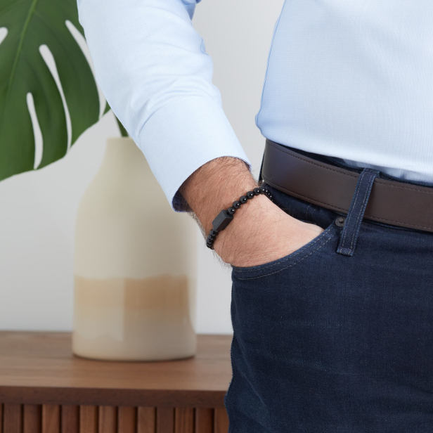 Bracelet personnalisé perles noires avec médaillon noir