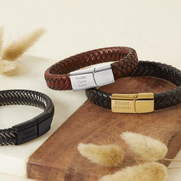 Bracelet homme personnalisable en cuir tressé marron et boucle argentée