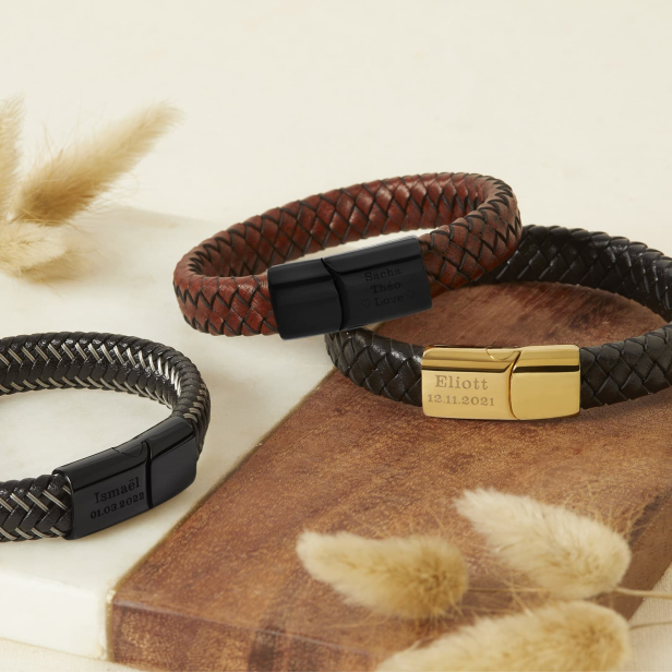 Bracelet homme personnalisé en cuir tressé marron et boucle noire