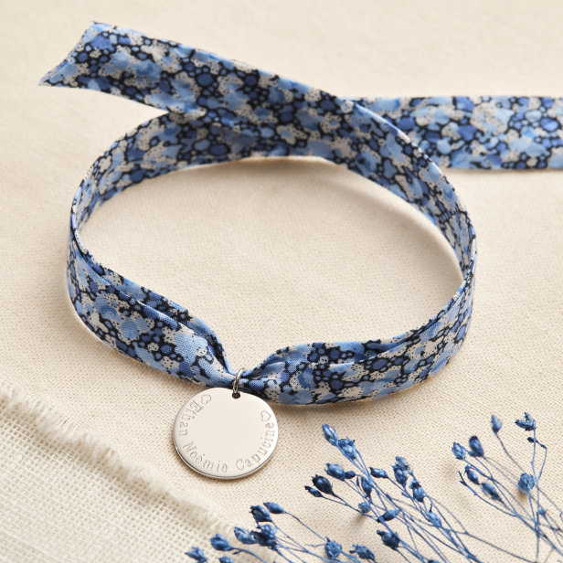 Nature morte du bracelet personnalisé liberty ruban Argent