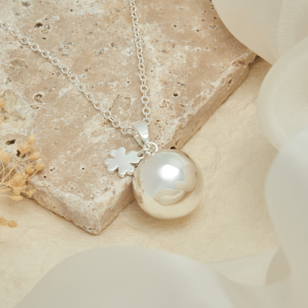 Collier bola personnalisé et son trèfle