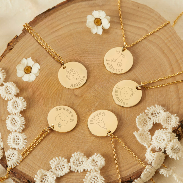 Collier personnalisé médaille 15 mm dessin poire en Plaqué Or