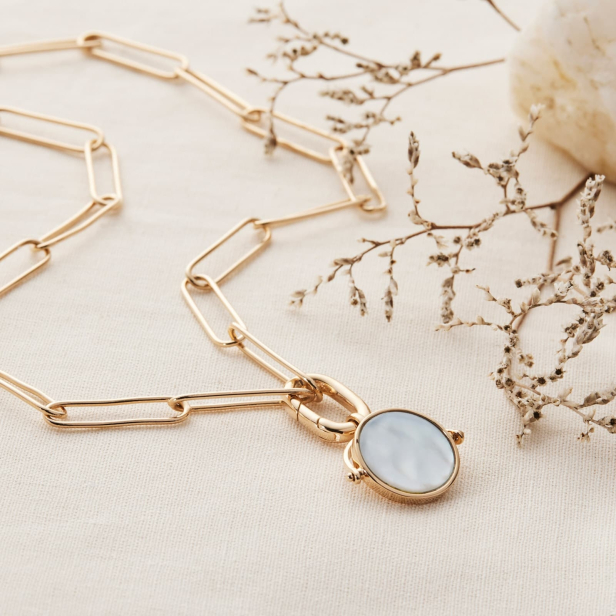 Collier personnalisé grands maillons Plaqué Or et pendentif nacre 15 mm