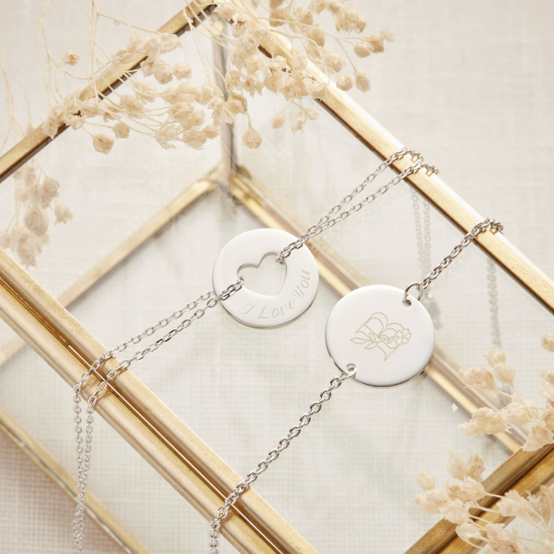 Nature morte bracelets chaînettes argent personnalisés pour enfant