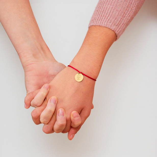 Bracelet cordon personnalisé enfant lettre florale en Plaqué Or