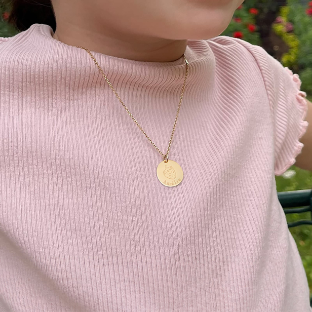 Collier personnalisé médaille 15 mm dessin fraise en Plaqué Or
