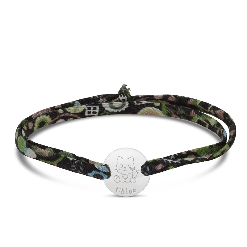 Bracelet personnalisé enfant avec illustration de chat accompagnée d'un prénom.