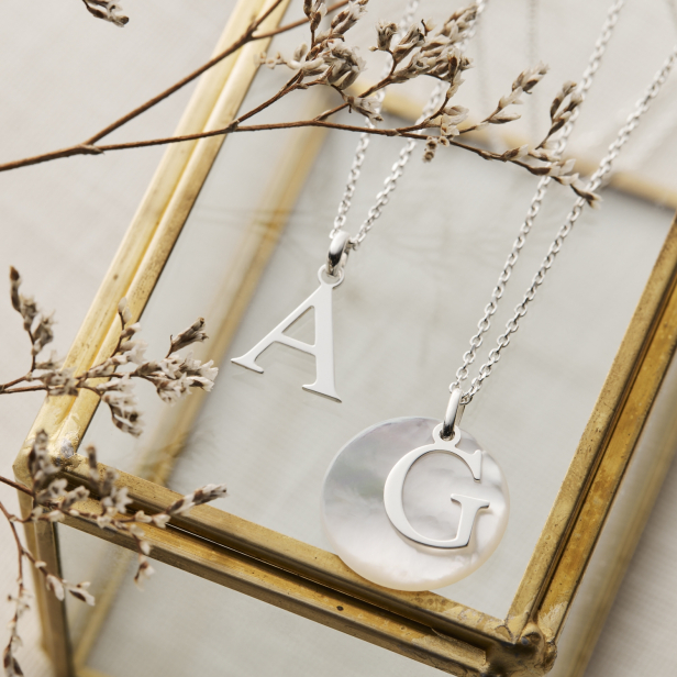Collier lettre 12 mm en Argent